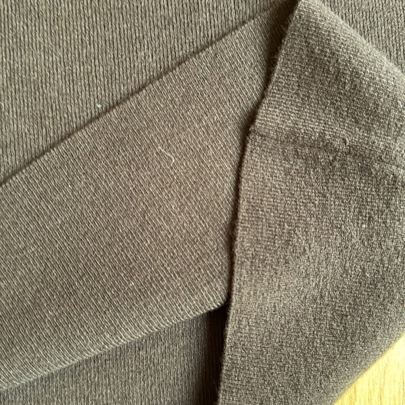 Vintage Dana Buchman petite M chocolate brown v-neck shell. Rayon/poly blend. - Picture 5 of 7